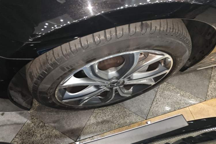 Used Mercedes-Benz E-Class 2020 Restyled E 300 L Sporty and Stylish Edition Left Front Wheel Hub