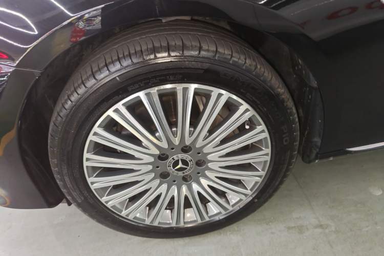 Used Mercedes-Benz E-Class 2020 Restyled E 300 L Exclusive Edition Left Front Wheel Hub