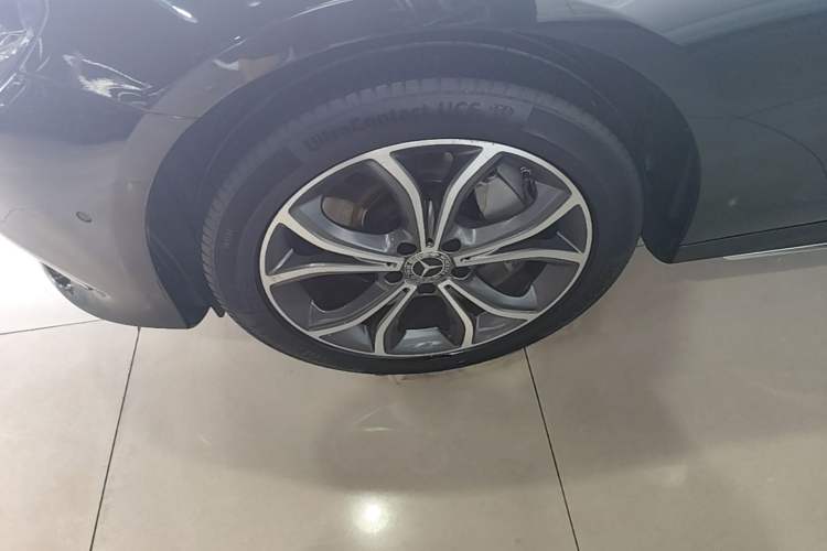 Used Mercedes-Benz E-Class 2020 Restyled E 300 L Sporty and Stylish Edition Left Front Wheel Hub