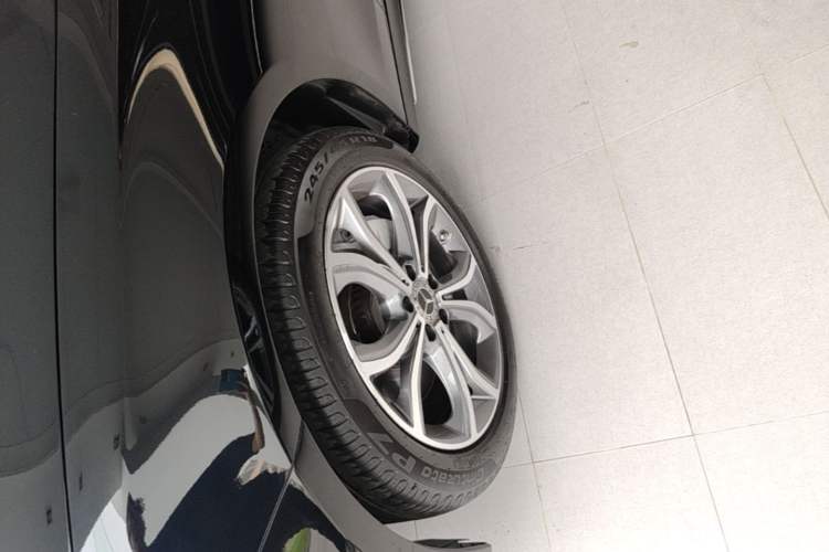 Used Mercedes-Benz E-Class 2020 Restyled E 300 L Sporty and Stylish Edition Left Front Wheel Hub