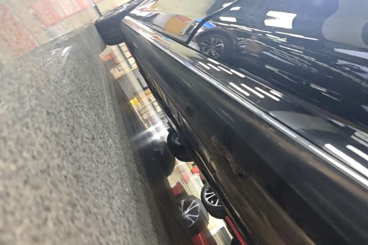 Used Mercedes-Benz E-Class 2020 Restyled E 300 L Sporty and Stylish Edition Left Side Sill