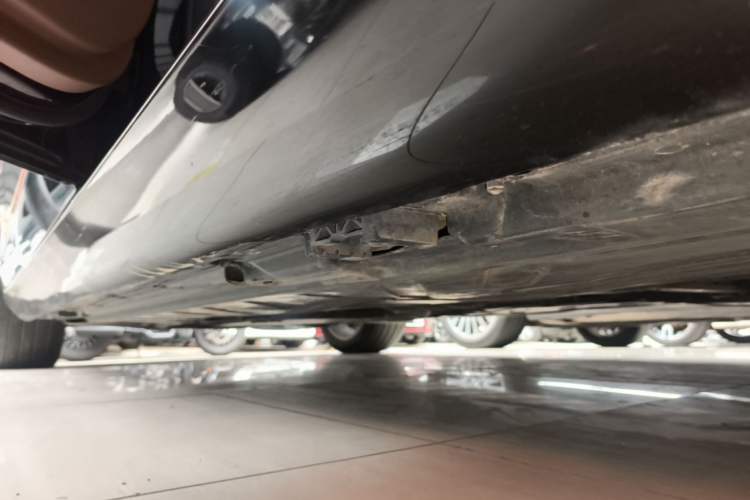 Used Mercedes-Benz E-Class 2020 E 300 L Luxury Model Left Side Sill