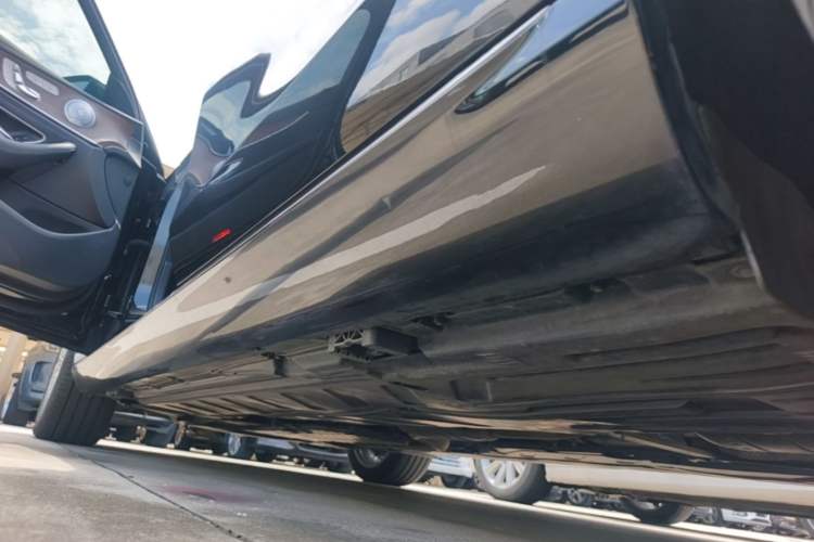 Used Mercedes-Benz E-Class 2020 E 300 L Luxury Model Left Side Sill