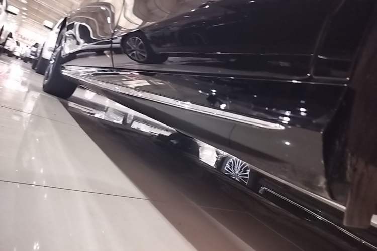 Used Mercedes-Benz E-Class 2020 Restyled E 300 L Sport Exclusive Edition Left Side Sill