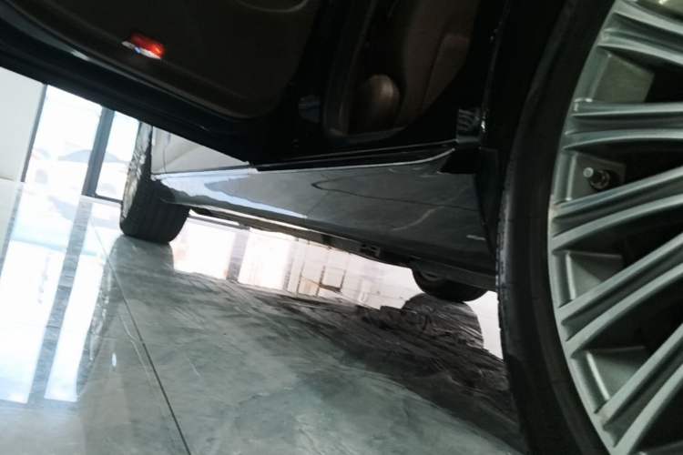 Used Mercedes-Benz E-Class 2020 Facelift E 300 L Stylish Edition Left Side Sill