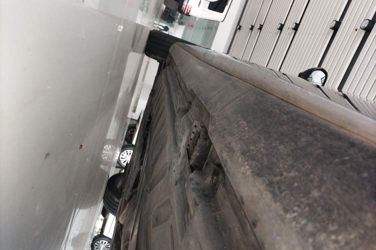Used Mercedes-Benz E-Class 2020 E 300 L Sport Luxury Edition Left Side Sill