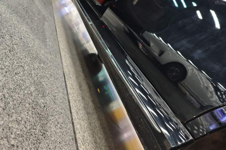 Used Mercedes-Benz E-Class 2020 E 300 L Sporty and Stylish Model Left Side Sill