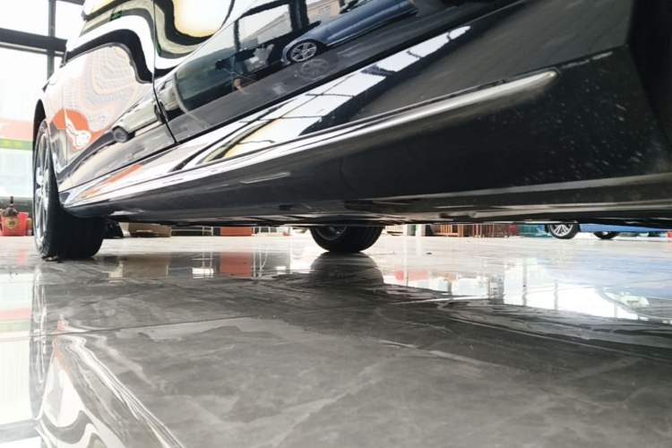 Used Mercedes-Benz E-Class 2020 E 300 L Sporty and Stylish Model Left Side Sill