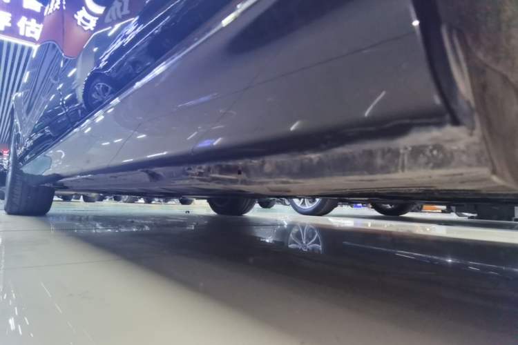 Used Mercedes-Benz E-Class 2020 Facelift E 300 L Stylish Edition Left Side Sill