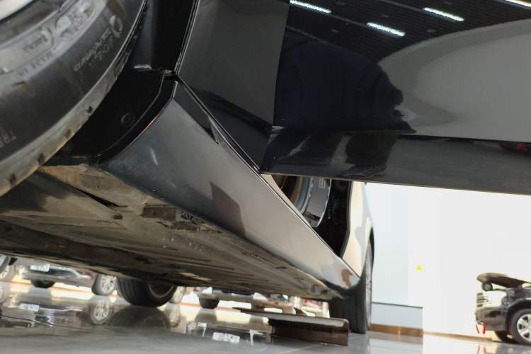 Used Mercedes-Benz E-Class 2020 Facelift E 300 L Stylish Edition Left Side Sill