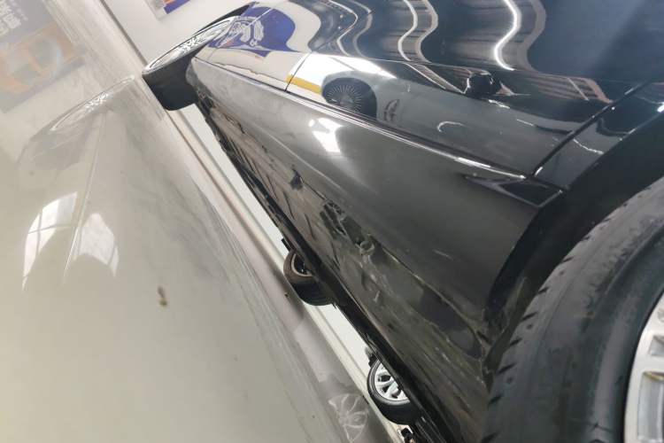 Used Mercedes-Benz E-Class 2020 Facelift E 300 L Stylish Edition Left Side Sill