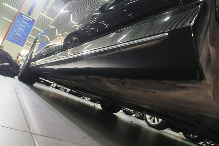 Used Mercedes-Benz E-Class 2020 Restyled E 300 L Sporty and Stylish Edition Left Side Sill