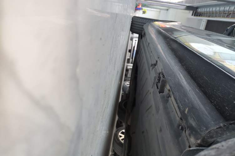 Used Mercedes-Benz E-Class 2020 E 300 L Stylish Model Left Side Sill