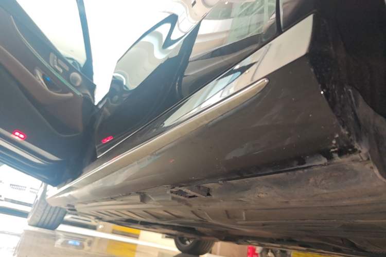 Used Mercedes-Benz E-Class 2020 Restyled E 300 L Sport Exclusive Edition Left Side Sill