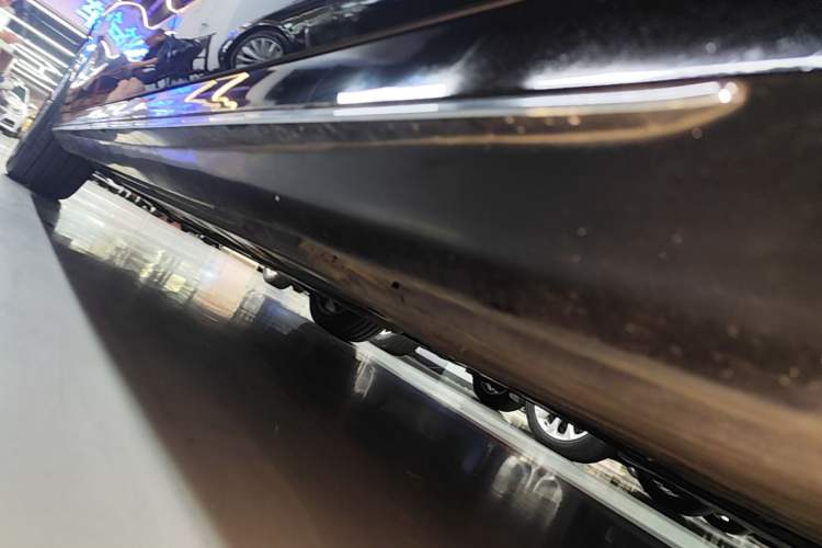 Used Mercedes-Benz E-Class 2020 E 300 L Sporty and Stylish Model Left Side Sill
