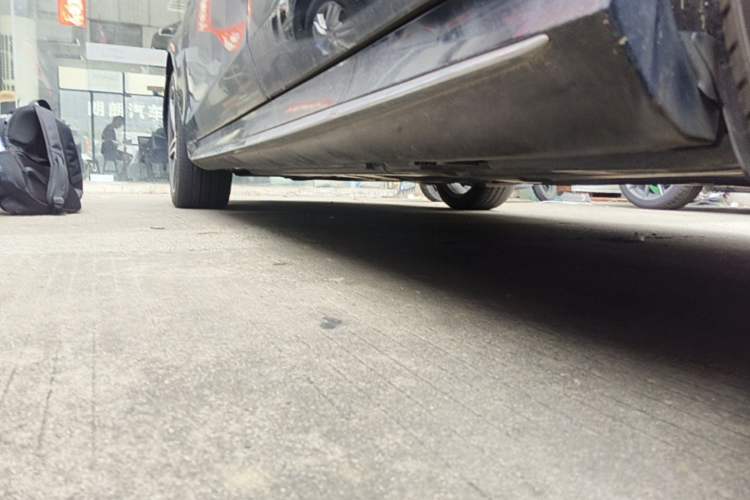 Used Mercedes-Benz E-Class 2020 E 300 L Sporty and Stylish Model Left Side Sill