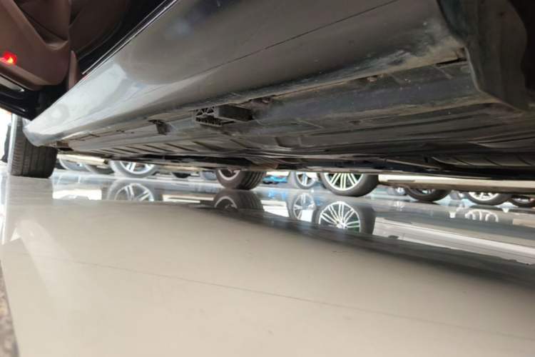 Used Mercedes-Benz E-Class 2020 E 300 L Luxury Model Left Side Sill