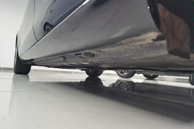 Used Mercedes-Benz E-Class 2020 Restyled E 300 L Exclusive Edition Left Side Sill