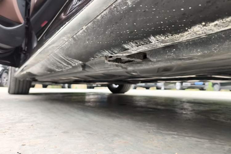 Used Mercedes-Benz E-Class 2020 Restyled E 300 L Sporty and Stylish Edition Left Side Sill