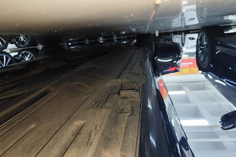 Used Mercedes-Benz E-Class 2020 Restyled E 300 L Exclusive Edition Left Side Sill