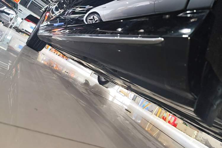 Used Mercedes-Benz E-Class 2020 Restyled E 300 L Sporty and Stylish Edition Left Side Sill