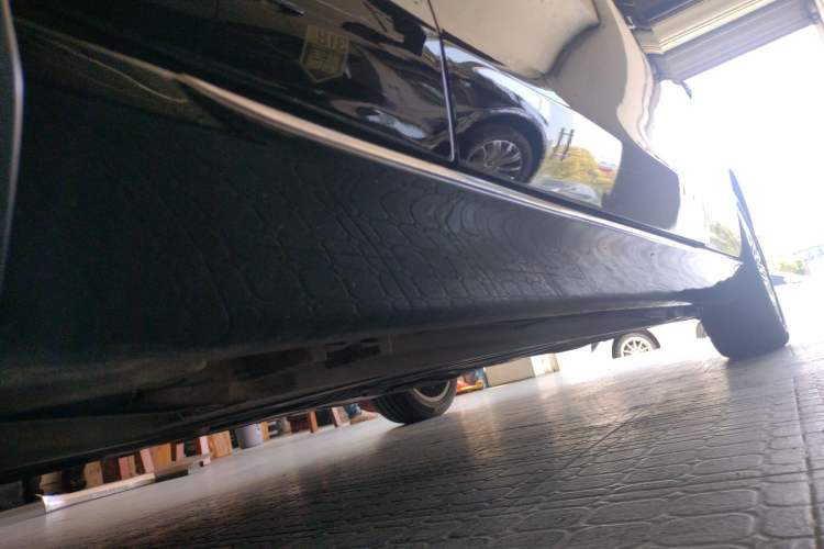 Used Mercedes-Benz E-Class 2020 E 300 L Stylish Model Left Side Sill