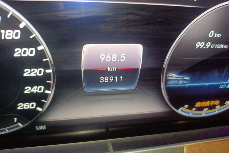Used Mercedes-Benz E-Class 2020 Facelift E 300 L Stylish Edition Odometer Close Up