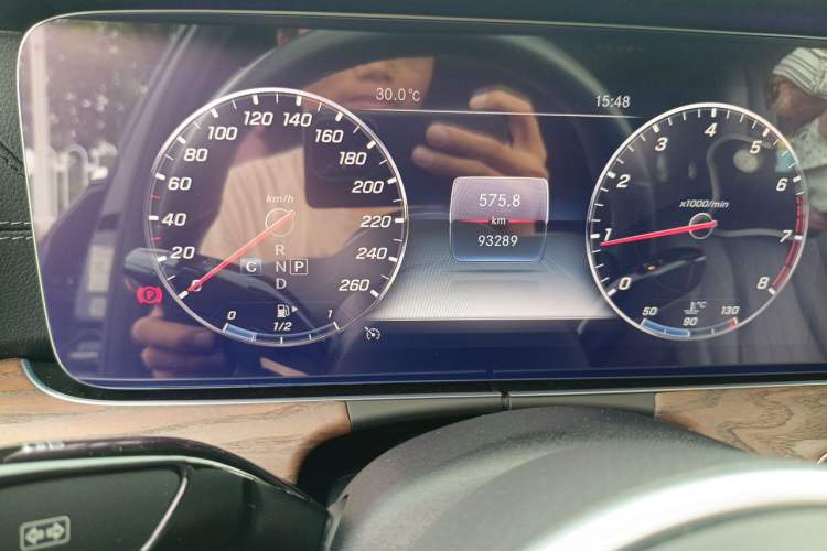 Used Mercedes-Benz E-Class 2020 Restyled E 300 L Exclusive Edition Odometer Close Up