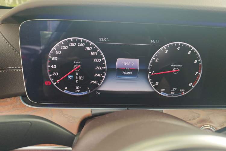 Used Mercedes-Benz E-Class 2020 Restyled E 300 L Exclusive Edition Odometer Close Up