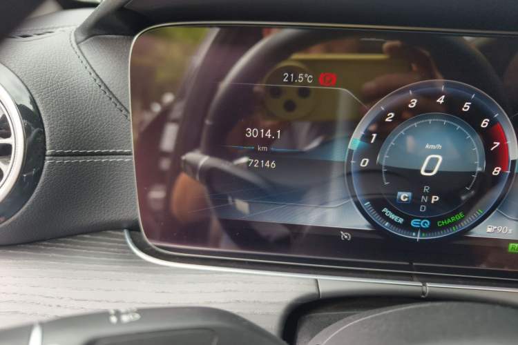 Used Mercedes-Benz E-Class 2020 E 260 L Sport Edition Odometer Close Up