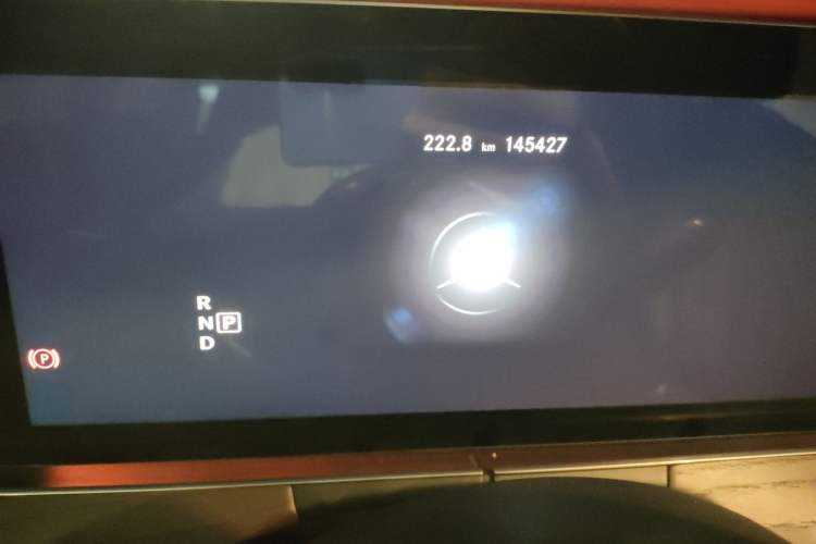 Used Mercedes-Benz E-Class 2020 E 260 L Odometer Close Up