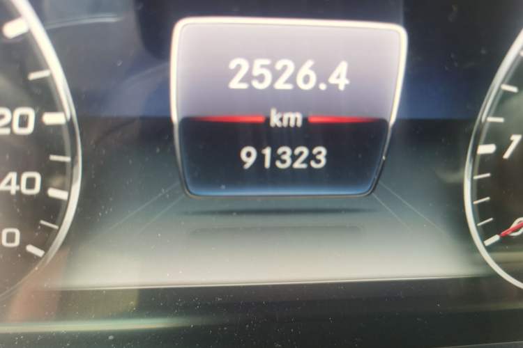 Used Mercedes-Benz E-Class 2020 Restyled E 300 L Exclusive Edition Odometer Close Up