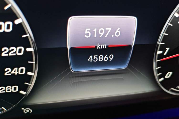 Used Mercedes-Benz E-Class 2020 Facelift E 260 Sport Edition Odometer Close Up
