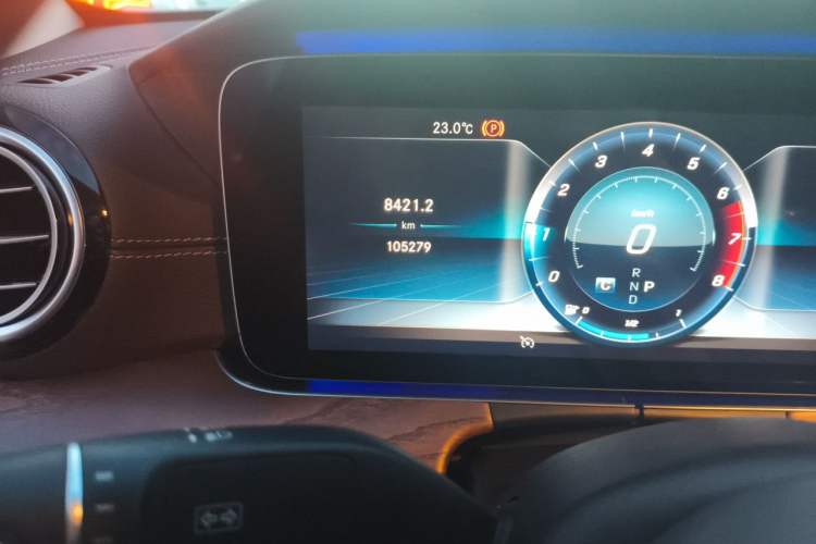 Used Mercedes-Benz E-Class 2020 Facelift E 300 L Stylish Edition Odometer Close Up