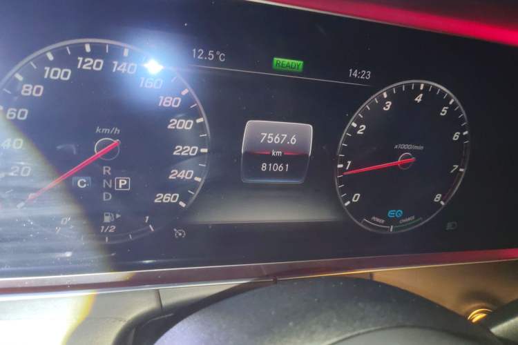 Used Mercedes-Benz E-Class 2020 E 260 L Sport Edition Odometer Close Up
