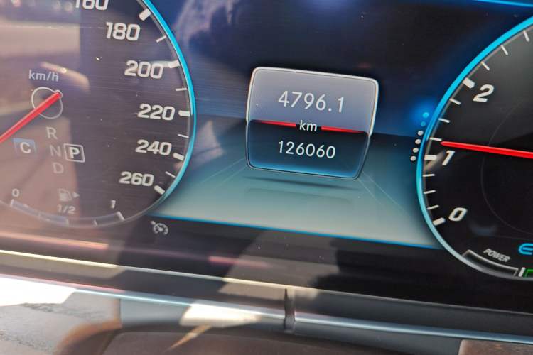 Used Mercedes-Benz E-Class 2020 Facelift E 260 L Odometer Close Up