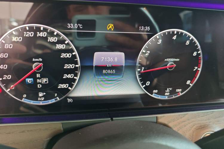 Used Mercedes-Benz E-Class 2020 Facelift E 300 L Stylish Edition Odometer Close Up