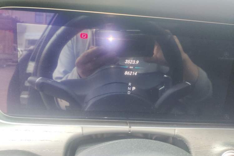 Used Mercedes-Benz E-Class 2020 Facelift E 260 L Odometer Close Up