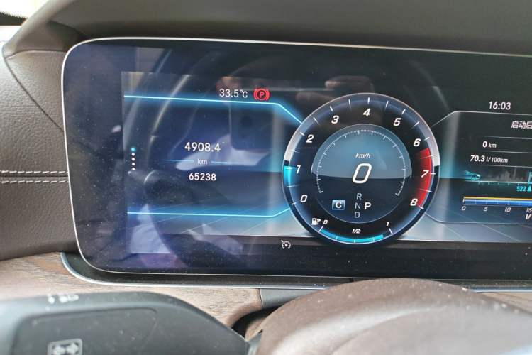 Used Mercedes-Benz E-Class 2020 Restyled E 300 L Exclusive Edition Odometer Close Up