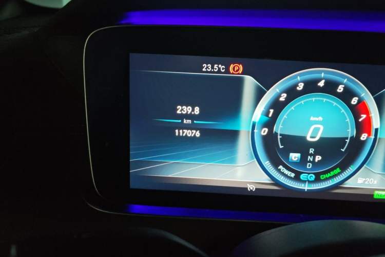 Used Mercedes-Benz E-Class 2020 Facelift E 260 L Odometer Close Up