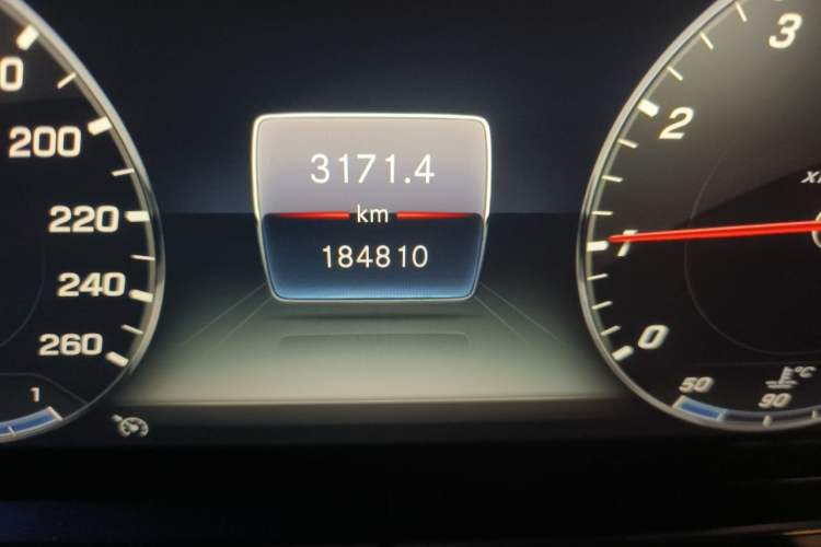 Used Mercedes-Benz E-Class 2020 Restyled E 300 L Exclusive Edition Odometer Close Up
