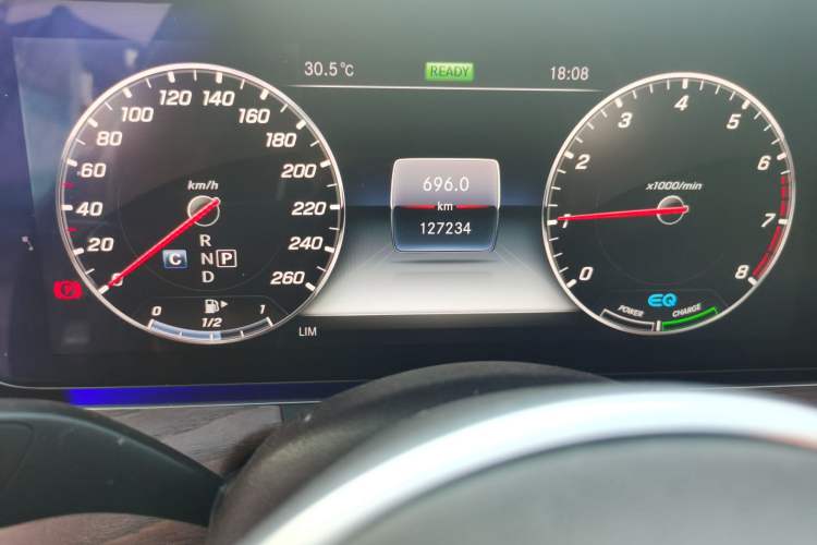 Used Mercedes-Benz E-Class 2020 E 260 L Odometer Close Up
