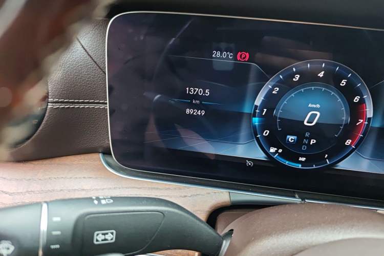 Used Mercedes-Benz E-Class 2020 Restyled E 300 L Exclusive Edition Odometer Close Up