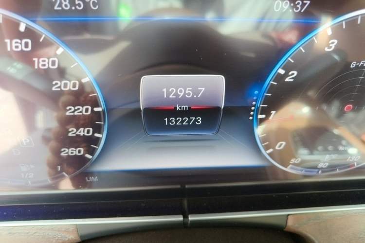 Used Mercedes-Benz E-Class 2020 Facelift E 300 L Stylish Edition Odometer Close Up