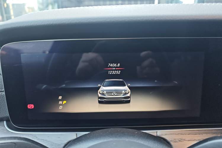 Used Mercedes-Benz E-Class 2020 Restyled E 300 L Sport Exclusive Edition Odometer Close Up