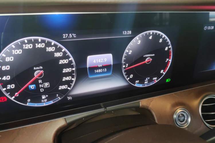 Used Mercedes-Benz E-Class 2020 Restyled E 300 L Exclusive Edition Odometer Close Up