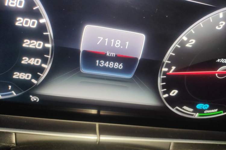 Used Mercedes-Benz E-Class 2020 Facelift E 260 L Sport Edition Odometer Close Up