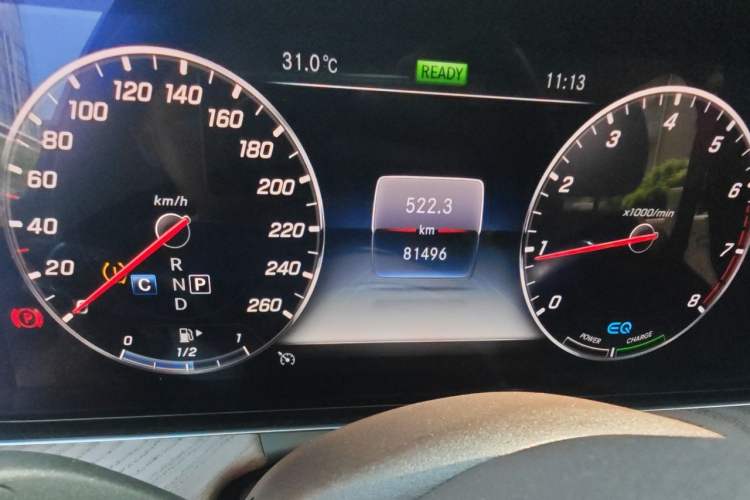 Used Mercedes-Benz E-Class 2020 E 260 L Odometer Close Up