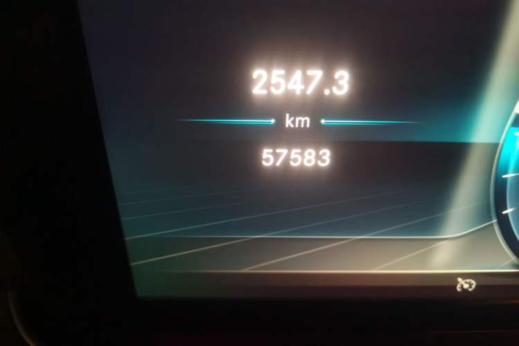 Used Mercedes-Benz E-Class 2020 Restyled E 300 L Exclusive Edition Odometer Close Up