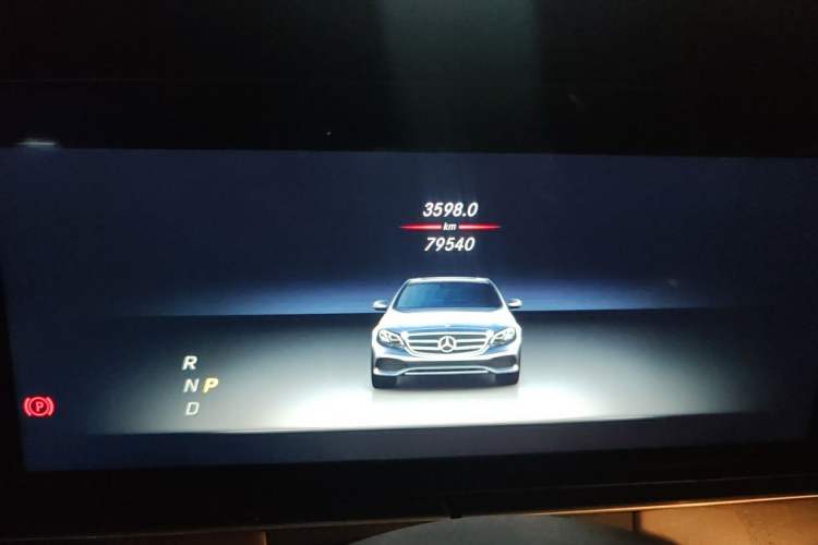 Used Mercedes-Benz E-Class 2020 Restyled E 300 L Exclusive Edition Odometer Close Up
